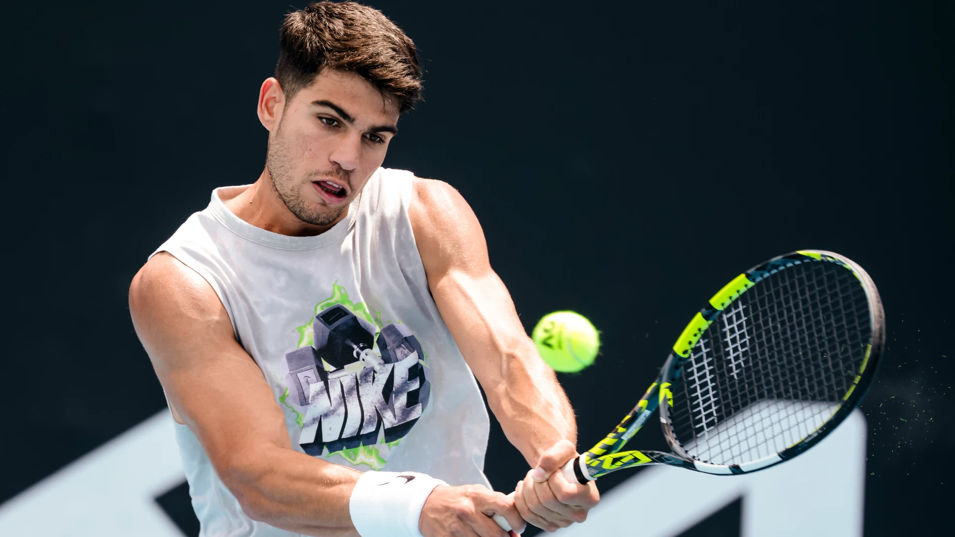 FILED - 14 January 2024, Australia, Melbourne: Carlos Alcaraz from Spain in action during a training session. Photo: Frank Molter/dpa 14/01/2024 ONLY FOR USE IN SPAIN