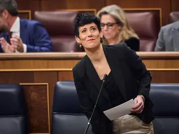 Elma Saiz Delgado en una sesión de control del Gobierno, en el Congreso. Elma Saiz Delgado en una sesión de control del Gobierno, en el Congreso.