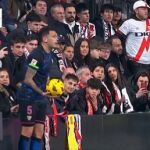 Multa de 6.000 euros para el menor que metió el dedo en el culo a Ocampos en el Rayo-Sevilla
