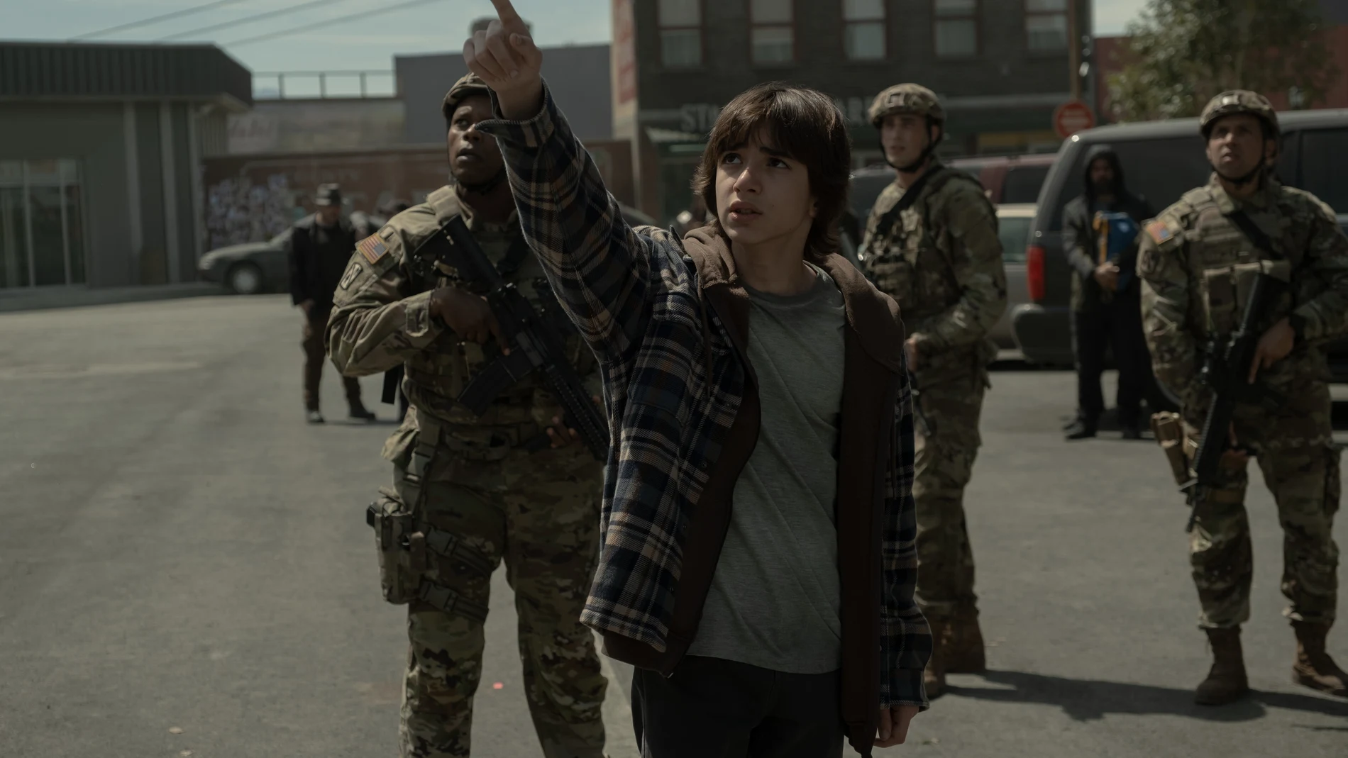 Apple TV+ firma una nueva temporada, la tercera, de su aclamada serie "Invasión"