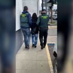 Agentes de la Guardia Civil en el momento de la detención en Jabugo 