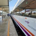 Imagen de archivo de un tren de Media Distancia. 