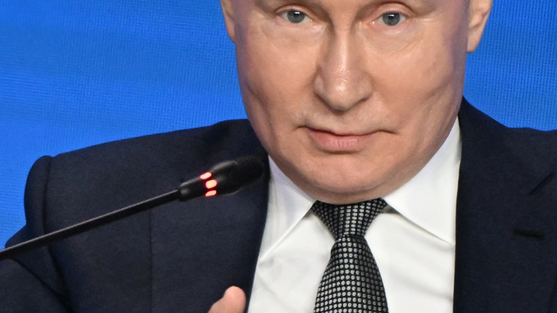 Moscow (Russian Federation), 13/02/2024.- Russian President Vladimir Putin attends a plenary session of the Future Technologies Forum at Moscow's World Trade Centre in Moscow, Russia, 14 February 2024. Putin instructed the government to form and launch another national project by the end of the year to develop modern health-saving technologies. (Rusia, Moscú) EFE/EPA/ALEXEY MAISHEV/SPUTNIK/KREMLIN POOL MANDATORY CREDIT