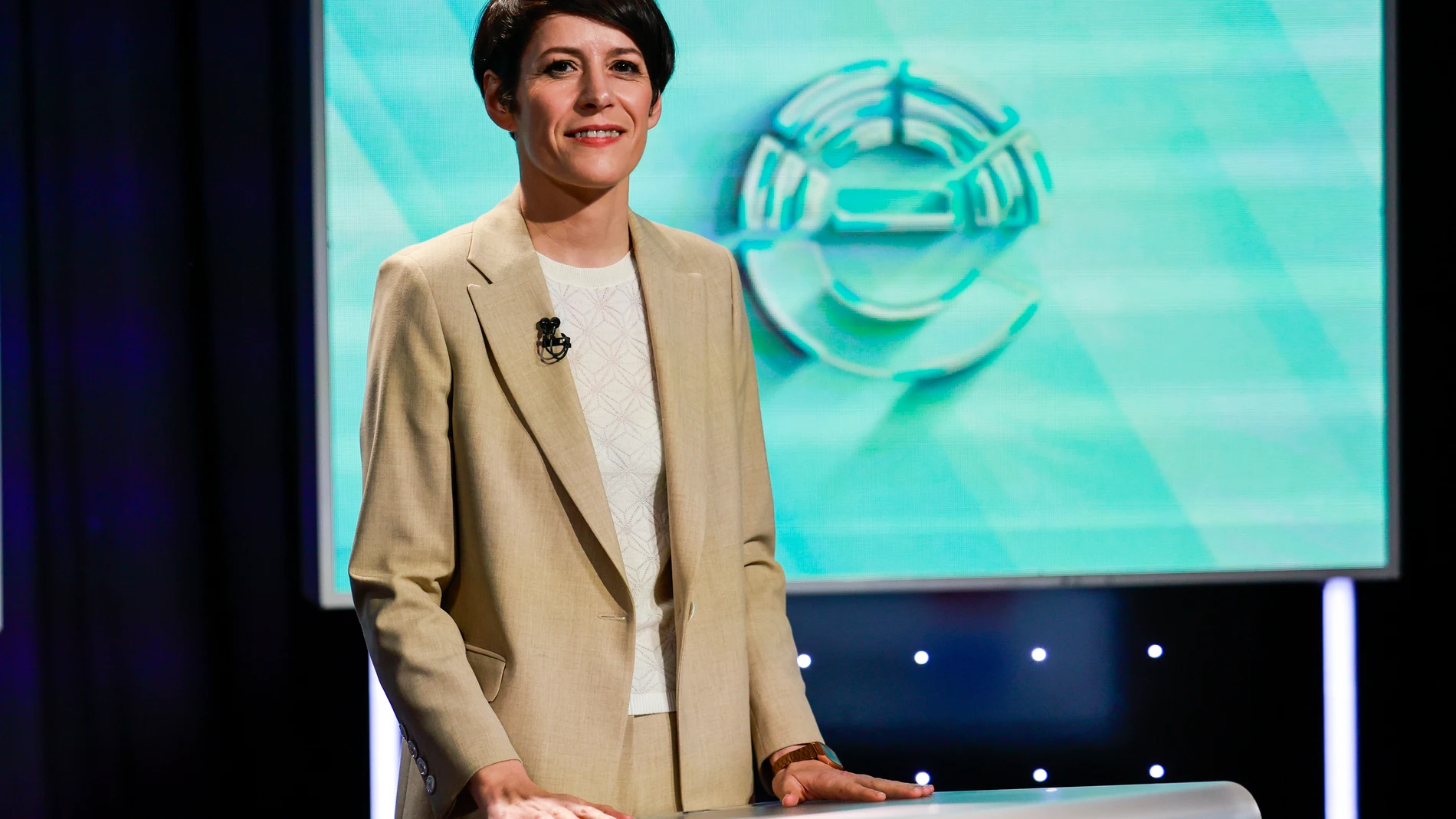 SANTIAGO DE COMPOSTELA, 14/02/2024.- La candidata del BNG, Ana Pontón, durante el debate con el candidato del PSOE, Xosé Ramón Besteiro, celebrado este miércoles en el centro de RTVE de Santiago de Compostela. EFE/Lavandeira jr
