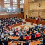 La Asamblea guarda un minuto de silencio por los guardias civiles asesinados en Barbate