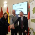 Miguel Ángel de Vicente y Andrés Ortega suscriben el acuerdo