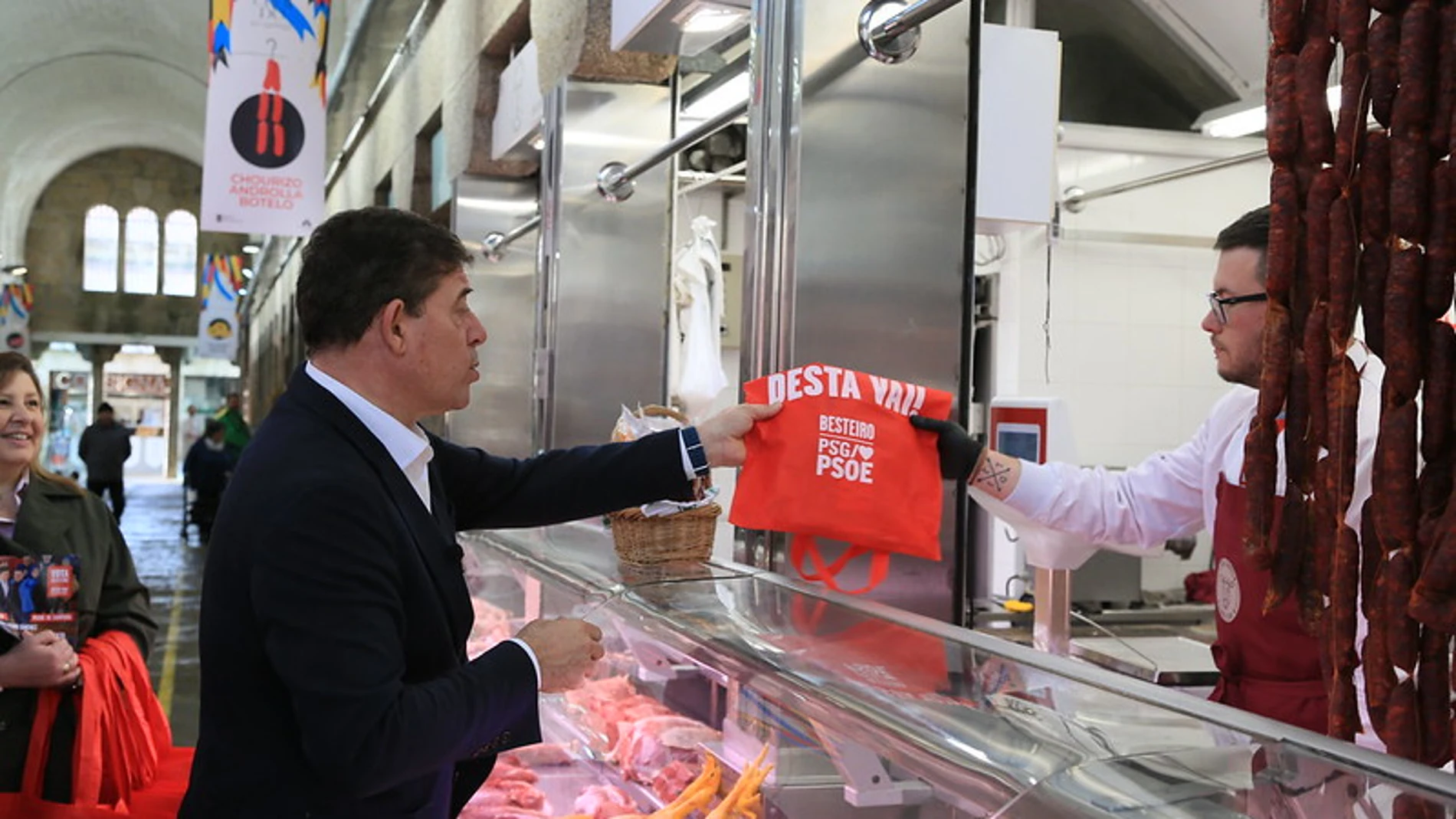 Besteiro, hoy, en el Mercado de Abastos de Santiago.