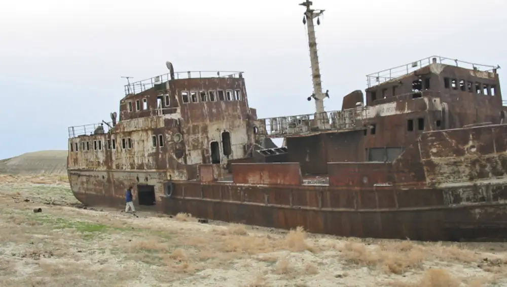Barco en el desierto de Aral.