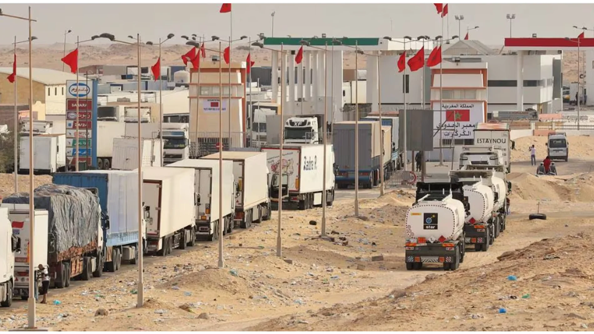 Camiones marroquíes en la frontera con Mauritania
