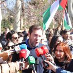 Óscar Puente se une a la manifestación por Palestina, exige un alto el fuego y pide unidad ante las críticas de Podemos