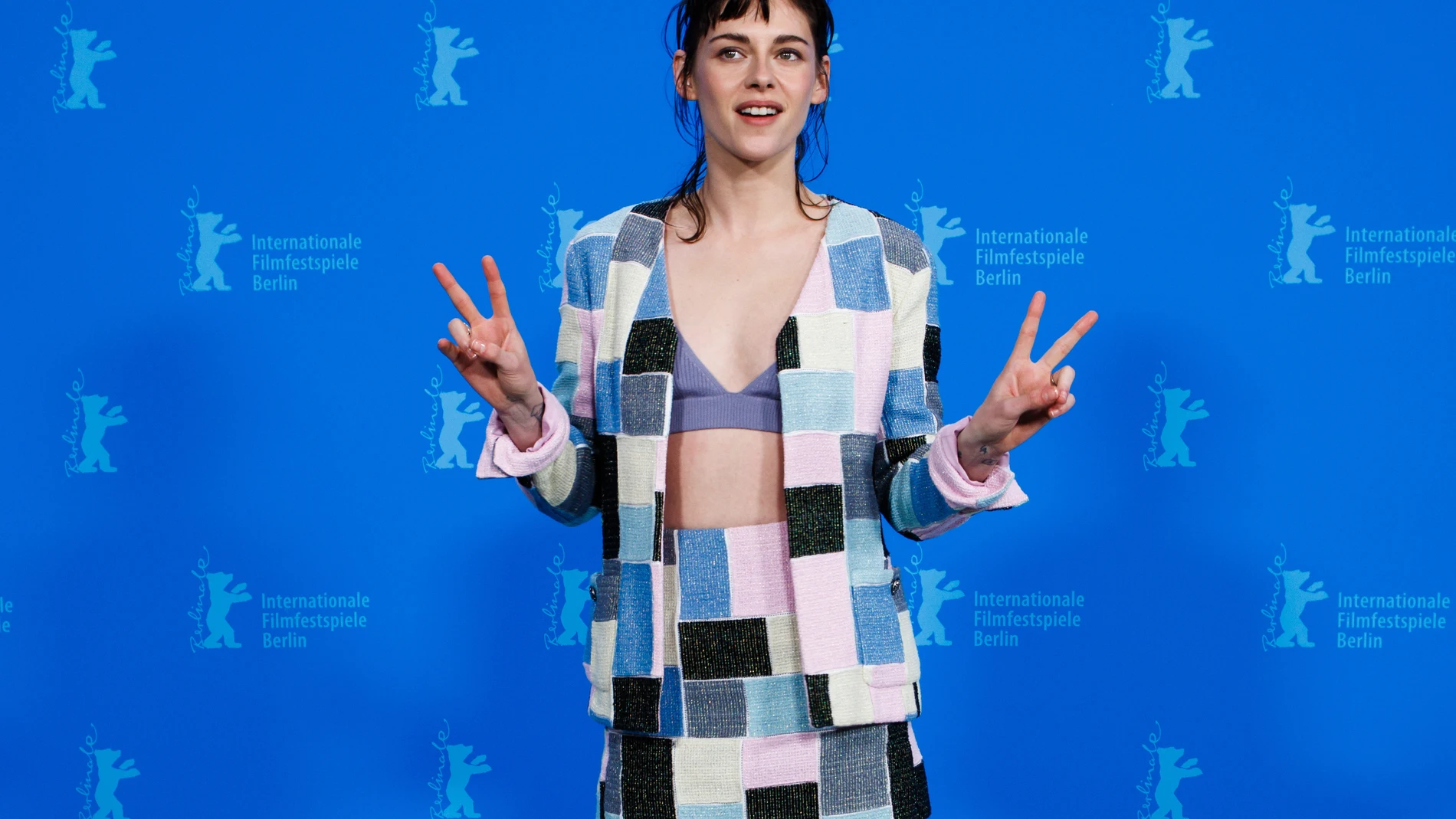 Berlin (Germany), 18/02/2024.- US actor Kristen Stewart poses at the 'Love Lies Bleeding' photocall during the 74th Berlin International Film Festival 'Berlinale' in Berlin, Germany, 18 February 2024. (Cine, Alemania) EFE/EPA/CLEMENS BILAN