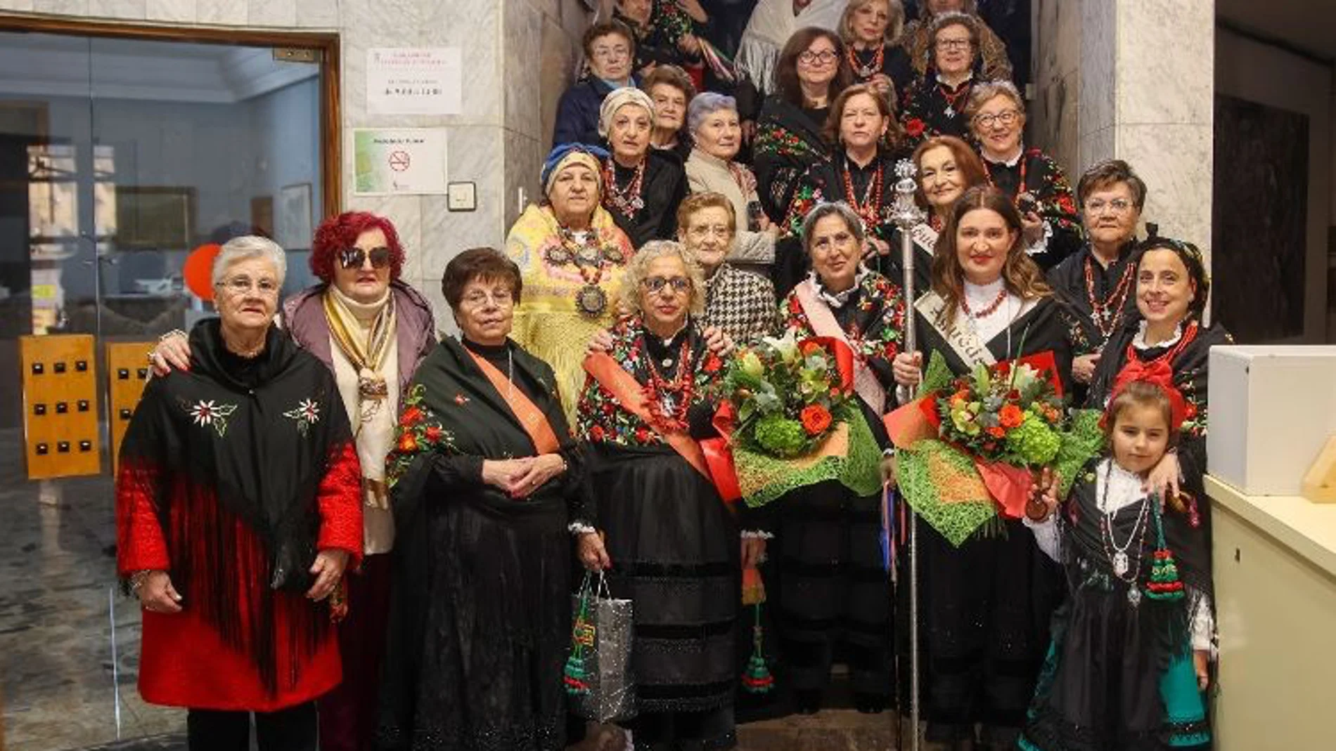 La Cofradía de Santa Águeda ‘manda’ por un día en La Bañeza (León)