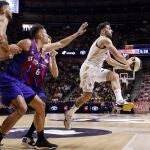 Campazzo busca a un compañero en la final