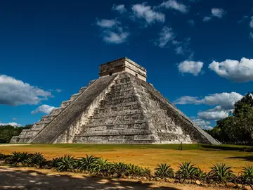 Chichén Itzá, una de las zonas arqueológicas más importantes de la civilización maya Chichén Itzá, una de las zonas arqueológicas más importantes de la civilización maya
