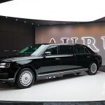 Un coche de lujo ruso Aurus parecido al que tiene el presidente Putin