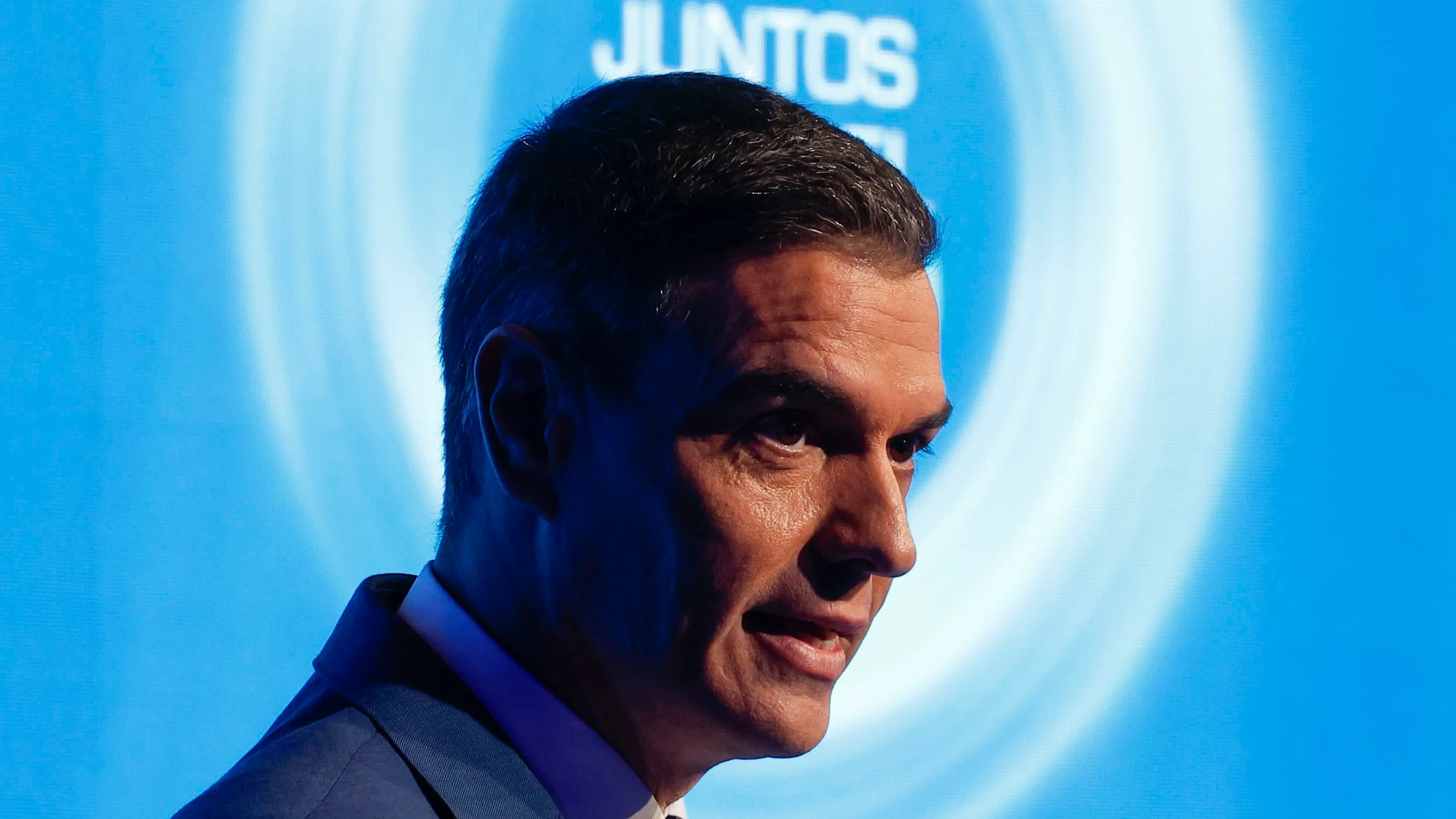 MADRID, 20/02/2024.- El presidente del Gobierno, Pedro Sánchez, interviene en la clausura de la IV edición del Foro de la Asociación Española de Fabricantes de Automóviles y Camiones (ANFAC), este martes en Casa América, en Madrid. EFE/ Javier Lizon
