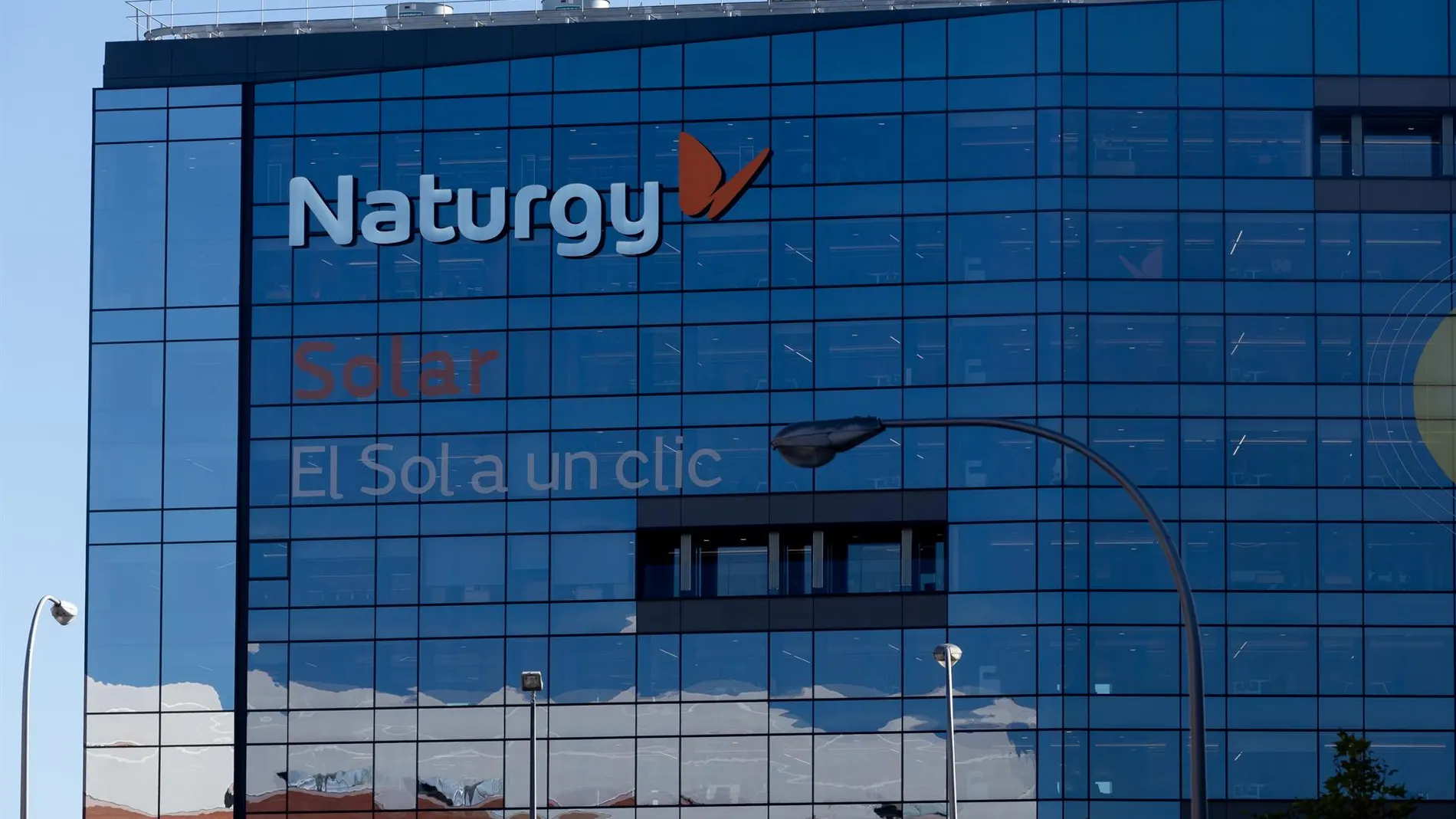 Economía.- Naturgy invirtió 450 millones de euros en 2023 en la digitalización y mejora de su red eléctrica en España