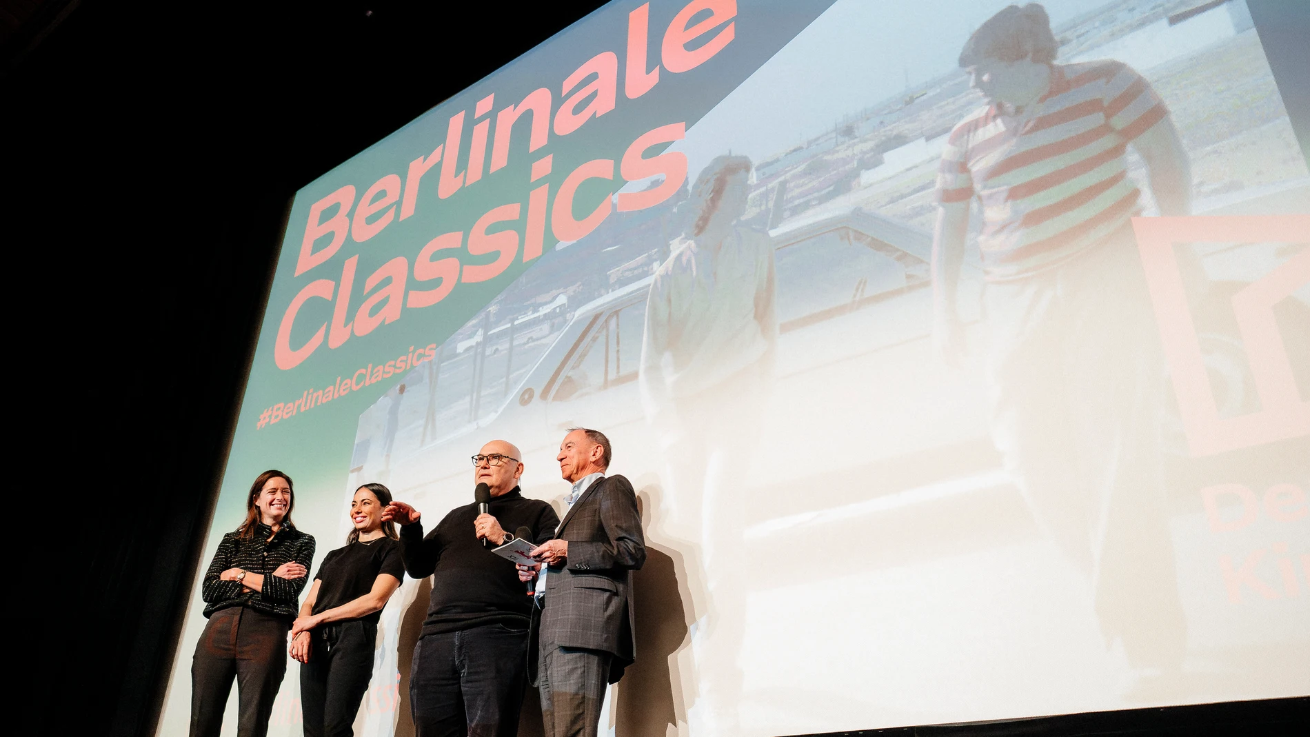 Familiares de Carlos Saura durante la presentación en la Berlinale de la restauración de "Deprisa, deprisa"