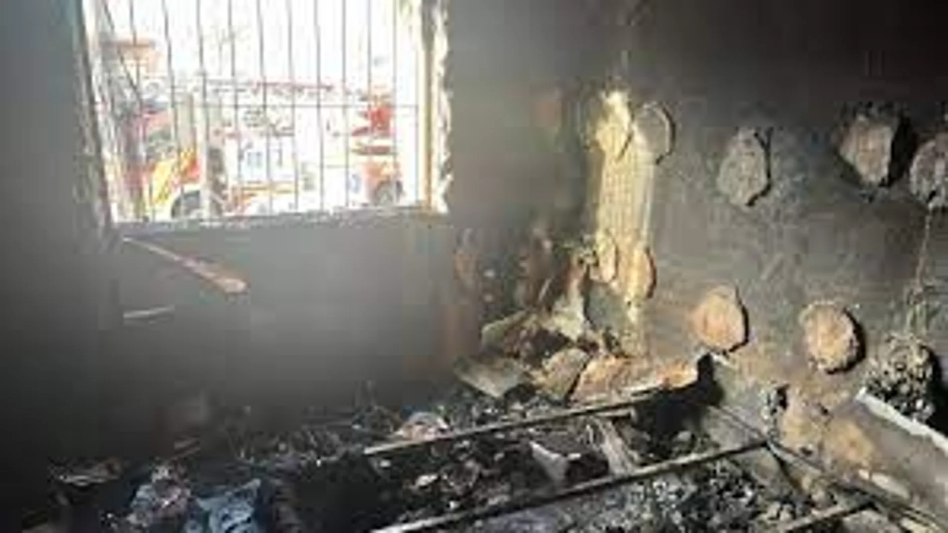 Al menos once intoxicados en el incendio de un edificio de 10 plantas en Madrid