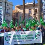 CSIF se concentra frente a las delegaciones de Gobierno para denunciar la "crítica situación" del SNS