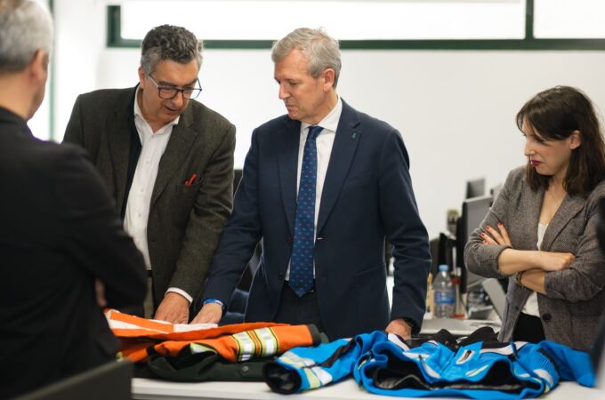 Rueda, esta mañana, en las instalaciones de la empresa Partenon en Redondela.