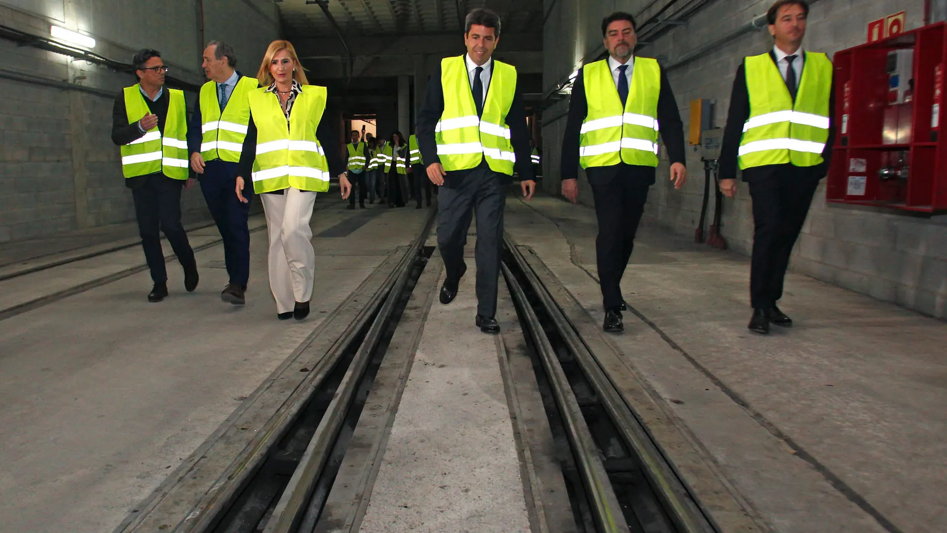 Carlos Mazón visitó ayer la estación del TRAM Luceros de Alicante con motivo de su reapertura.