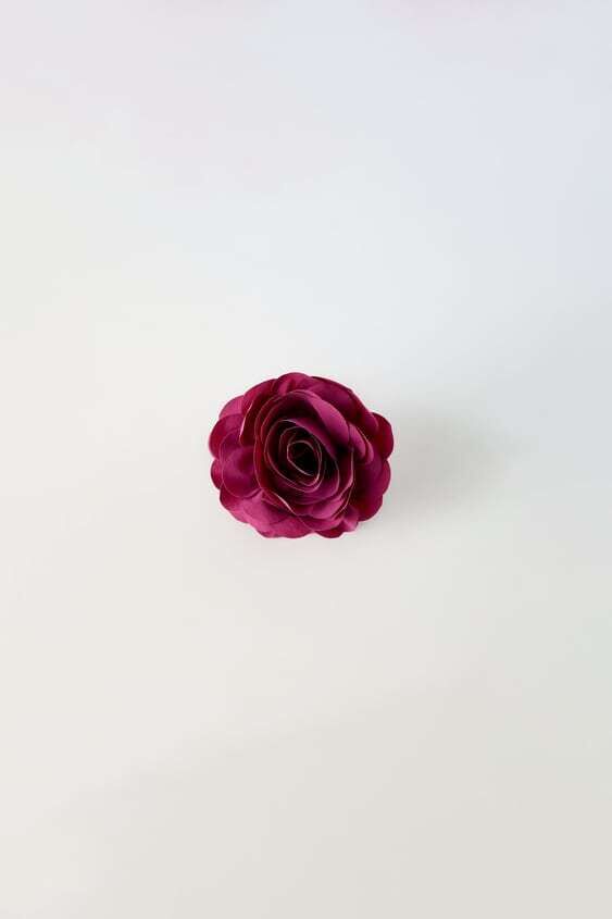 Pinza de flor roja,