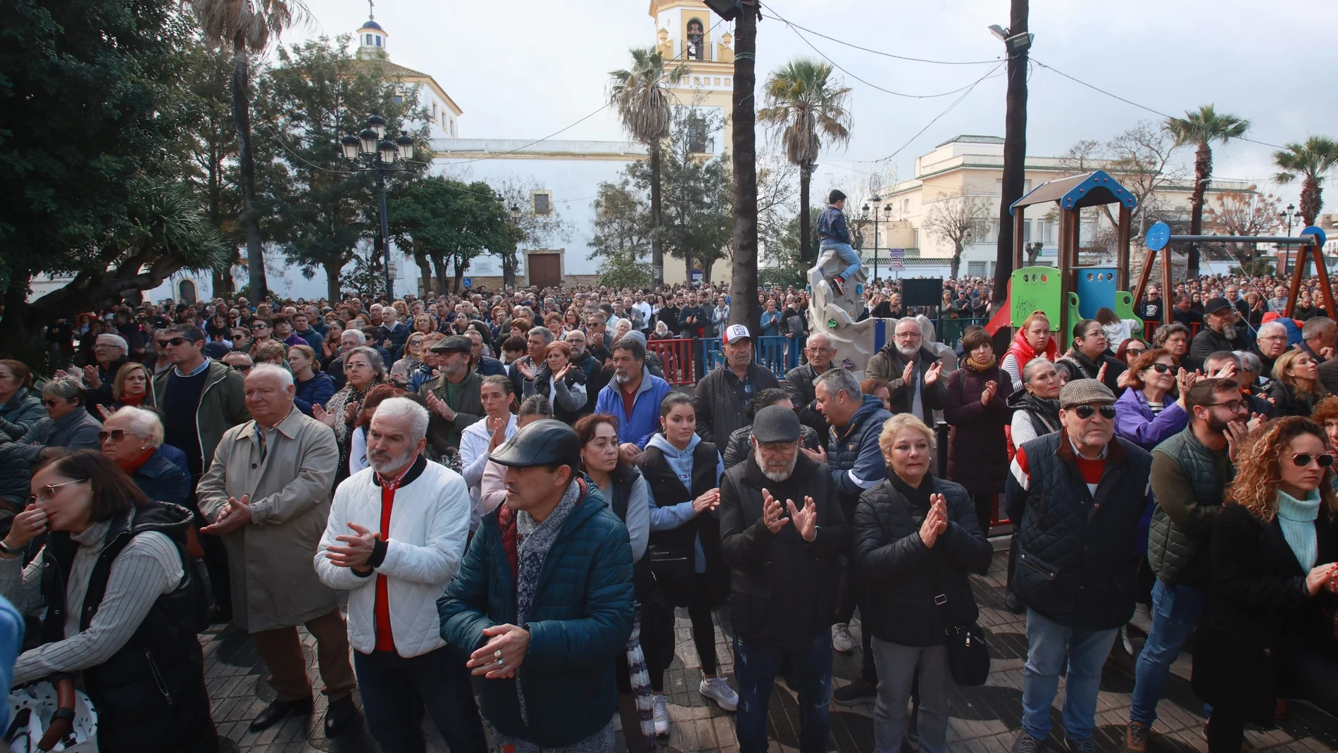 Vecinos de Barbate se concentraron el pasado 10 de febrero en repulsa por el asesinato de los dos guardias civiles