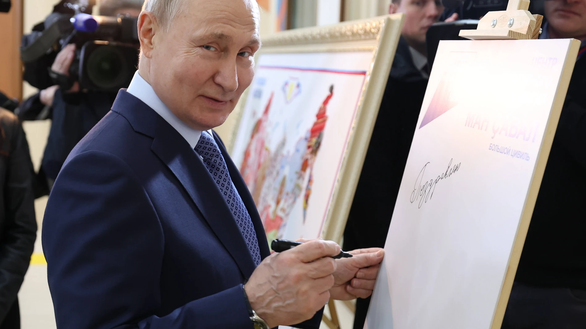 Chuvash Republic (Russian Federation), 21/02/2024.- Russian President Vladimir Putin visits the Centre for Cultural Development in the town of Tsivilsk, Chuvash Republic, Russia, 22 February 2024. (Rusia) EFE/EPA/ALEXANDER KAZAKOV/KREMLIN / POOL MANDATORY CREDIT