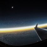 Así se ve desde el cielo un eclipse solar.