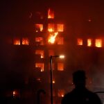 Fútbol.- El Valencia se pone a disposición de las autoridades locales para luchar contra el incendio de Campanar