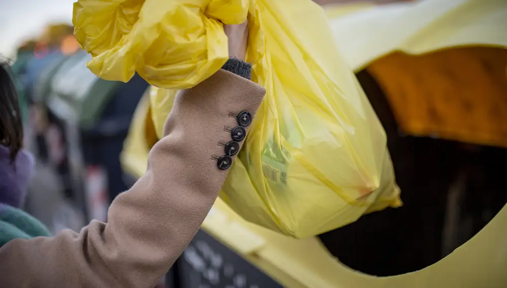 Reciclaje en el contenedor amarillo