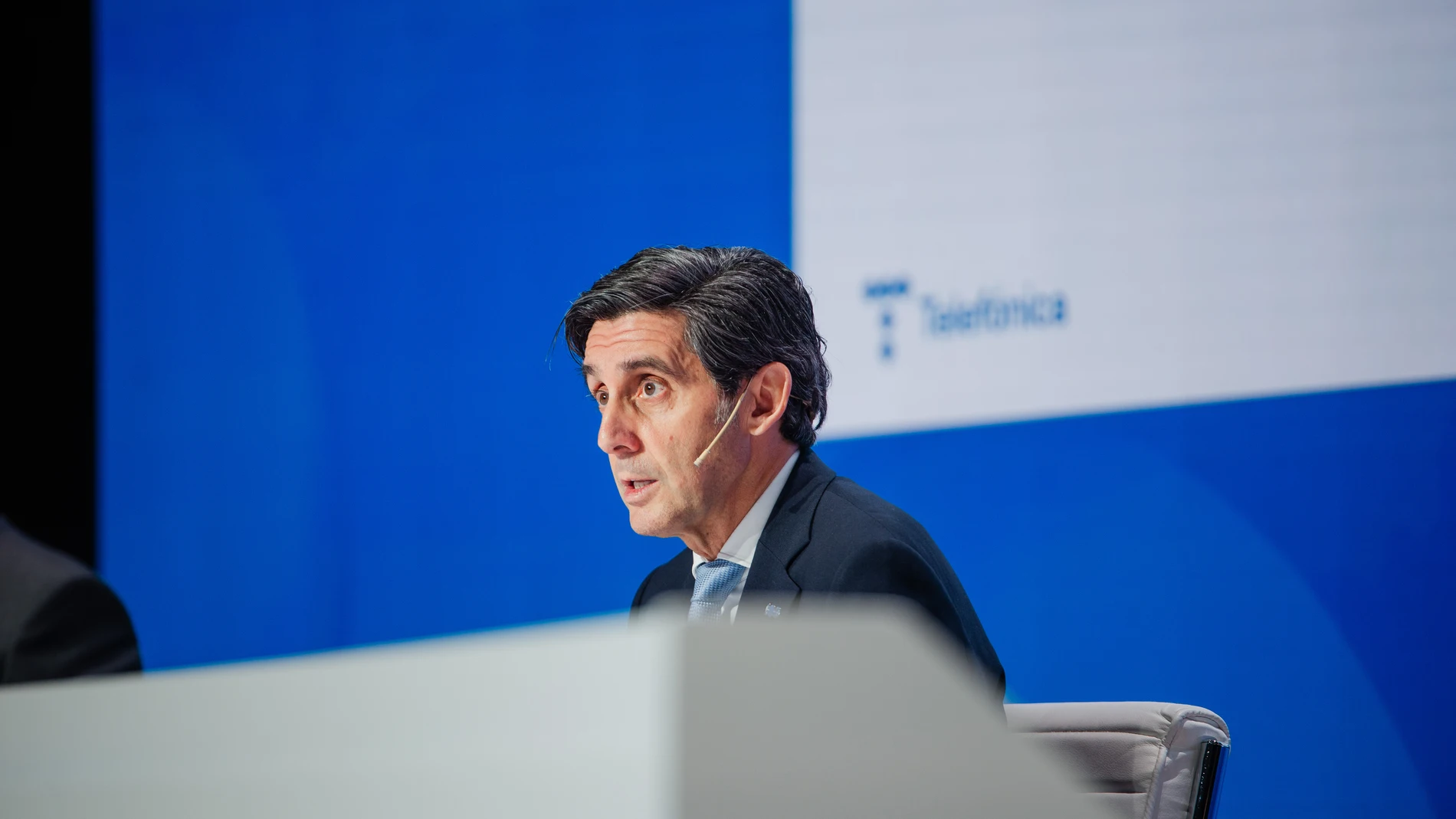 El CEO de Telefónica, José María Álvarez-Pallete, durante la presentación de resultados de Telefónica de 2023, en el Distrito Telefónica, a 22 de febrero de 2024, en Madrid (España). Telefónica España facturó 12.654 millones de euros en 2023, lo que supone un incremento del 1,3% en comparación con el ejercicio anterior. Además, la empresa cerró 2023 con 37,42 millones de clientes, un 1,6% más que los usuarios registrados a finales del año pasado. 22 FEBRERO 2024;TELEFÓNICA;RESULTADOS;DINERO;...