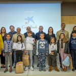 Autoridades con los ganadores del concurso ‘Los pequeños gigantes de la lectura’ 