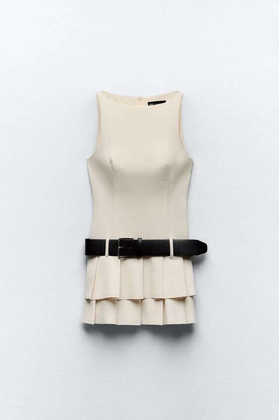 Vestido con cinturón. 