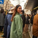 María Pombo con look con diadema. 