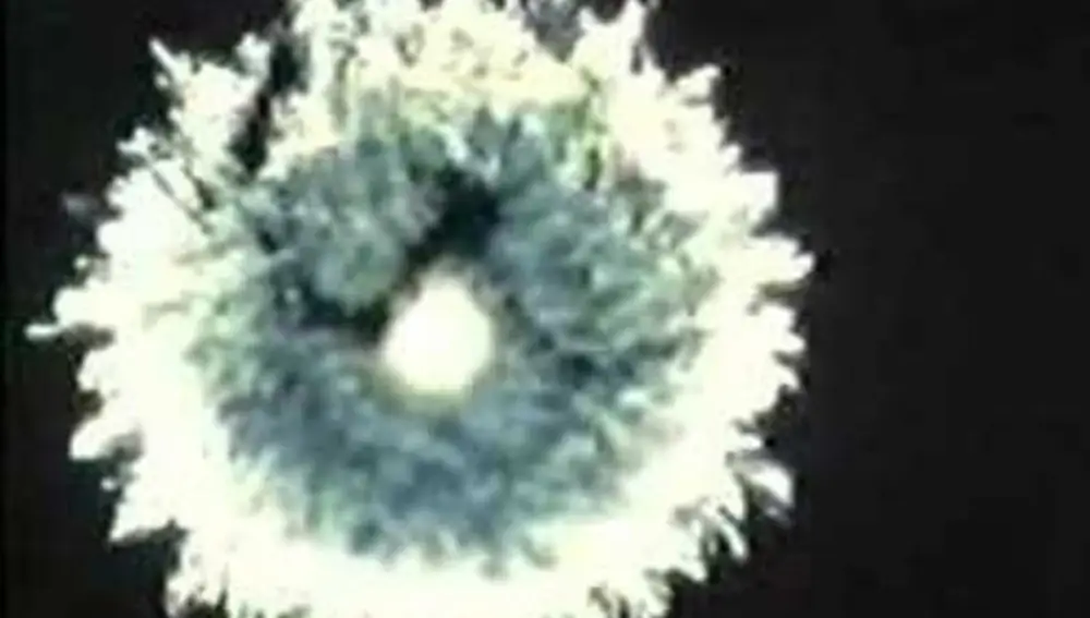 Explosión nuclear a 400 kilómetros de altitud sin el característico hongo por la ausencia de oxígeno.