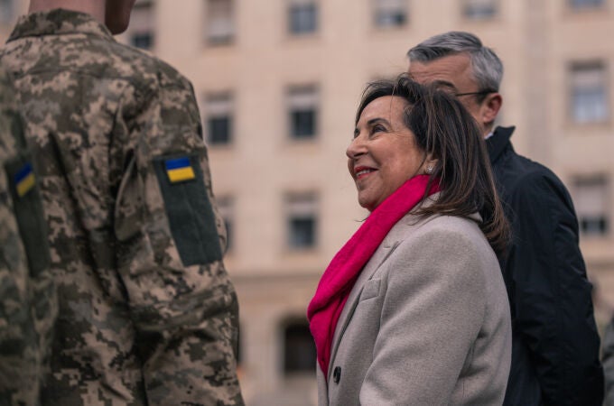 Robles presidiendo en Toledo el acto de homenaje a los caídos en la guerra de Ucrania en febrero