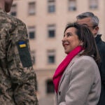 Robles presidiendo en Toledo el acto de homenaje a los caídos en la guerra de Ucrania en febrero
