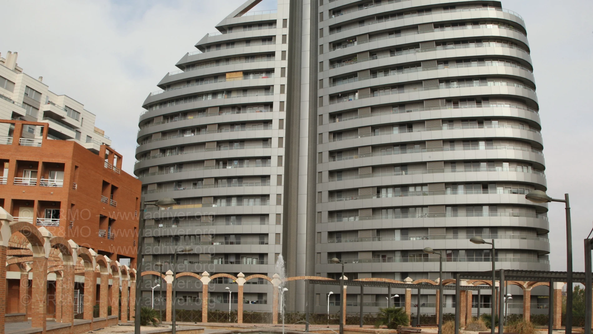 Inquietud por el edificio de Mislata levantado por la misma constructora del incendio de Valencia