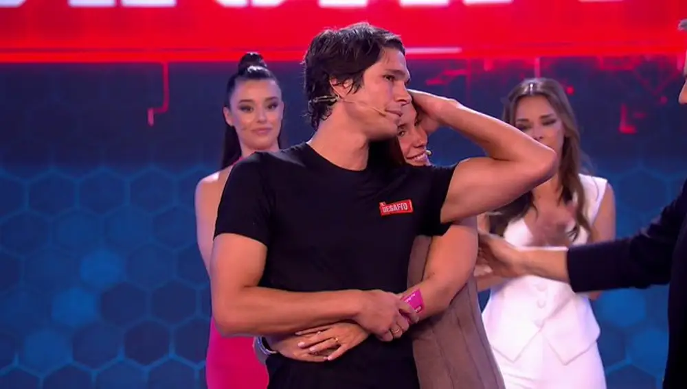 Pablo Castellano junto a María Pombo
