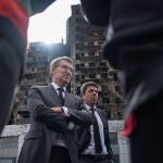 Alberto Núñez Feijóo en Valencia visitando el edificio incenciado