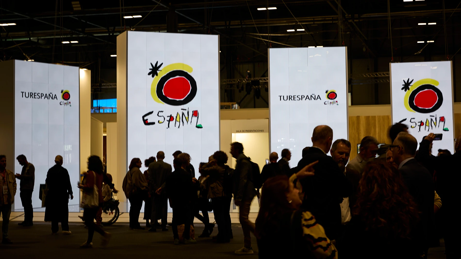 Ambiente Feria Internacional del turismo FITUR 2024. Stand TueEspaña.
