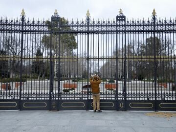 Cerrado el Parque de El Retiro por el mal tiempo y las rachas de fuerte viento. &copy; Jes&uacute;s G. Feria.