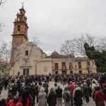 Los vecinos de Campanar se han reunido este domingo para mostrar sus condolencias