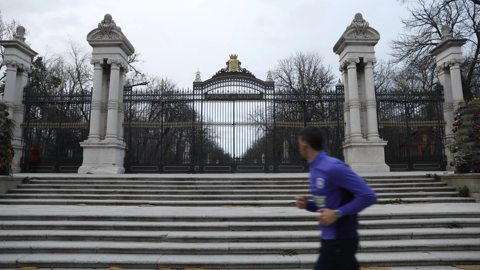 Cerrado el Parque de El Retiro por el mal tiempo y las rachas de fuerte viento.© Jesús G. Feria.