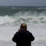 MURCIA.-Todas las CC.AA, salvo Extremadura, mantienen este martes avisos por viento, lluvia, olas o nieve