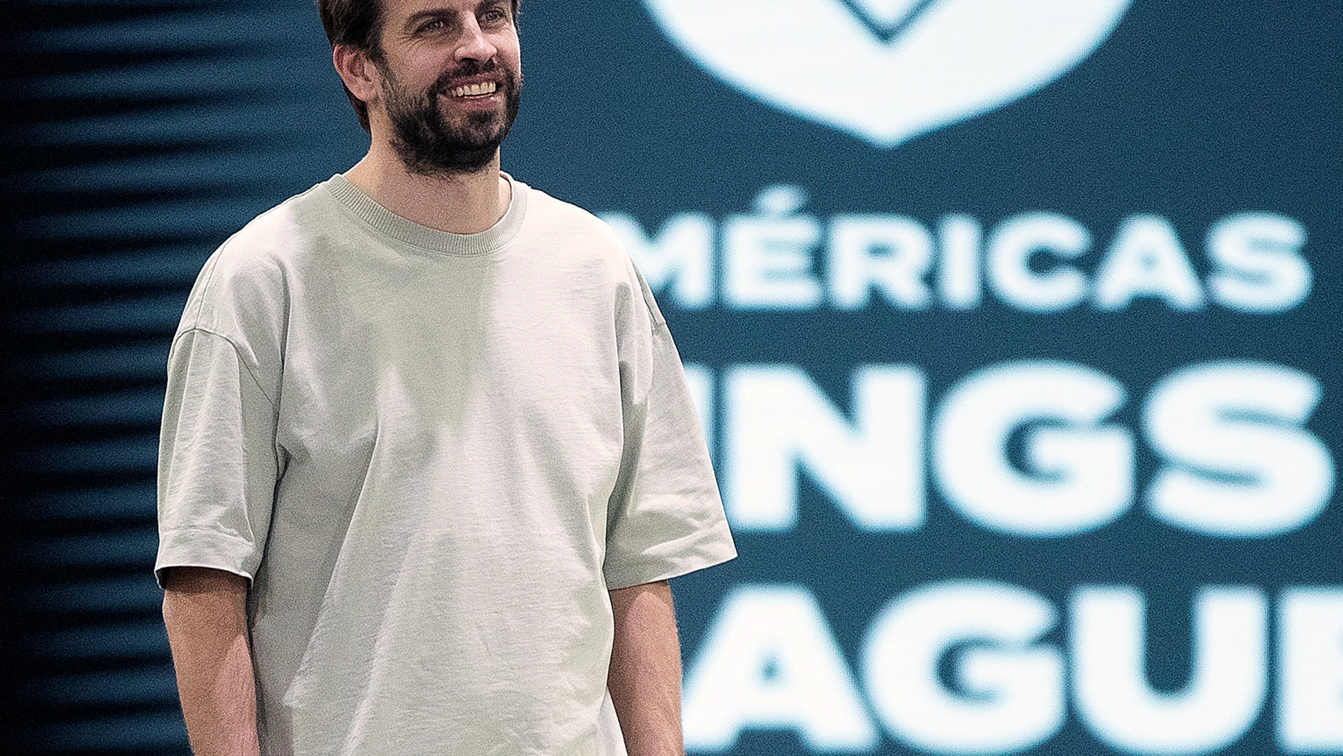 MEX9492. CIUDAD DE MÉXICO (MÉXICO), 25/02/2024.- El ex futbolista Gerard Piqué posa previo al partido inaugural de la Kings League Américas, entre Galácticos del Caribe y Club de Cuervos, este domingo en la KL Arena en la Ciudad de México (México). Unos 1.500 hinchas llenaron este domingo las gradas de la arena de la Kings League Américas, la versión latinoamericana de la Kings League, algo que hace creer al exfutbolista Gerard Piqué, uno de sus dueños y creadores, que esta edición tiene un p...