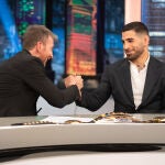 Ilia Topuria y Pablo Motos intercambian un apretón de manos