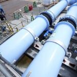 Operarios de Fukushima realizan tareas de control en la central nuclear japonesa